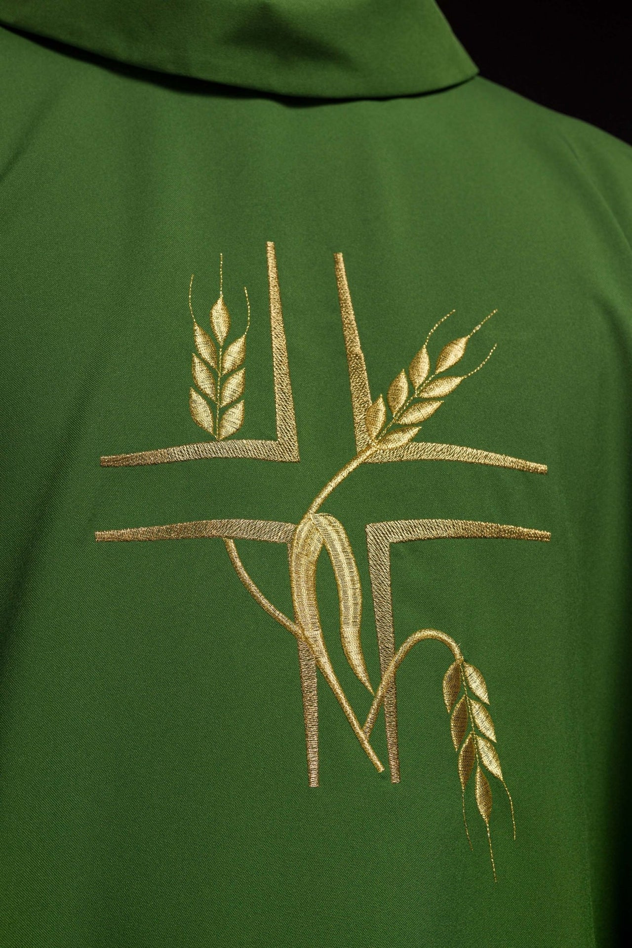 Zielony ornat z haftem Krzyża i Kłosów