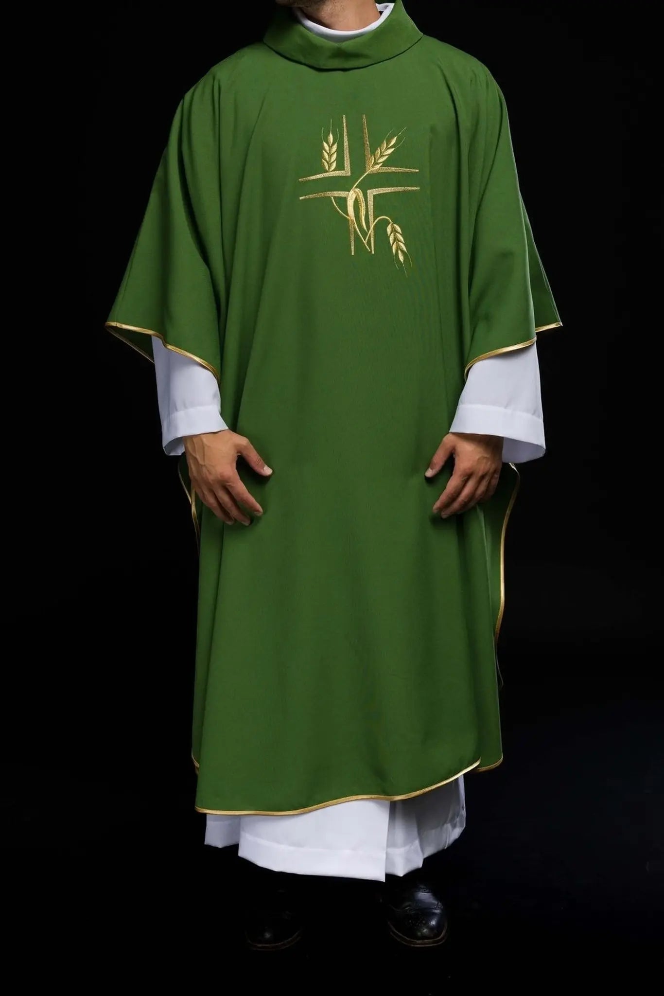 Chasuble verte avec broderie de la Croix et des Pointes